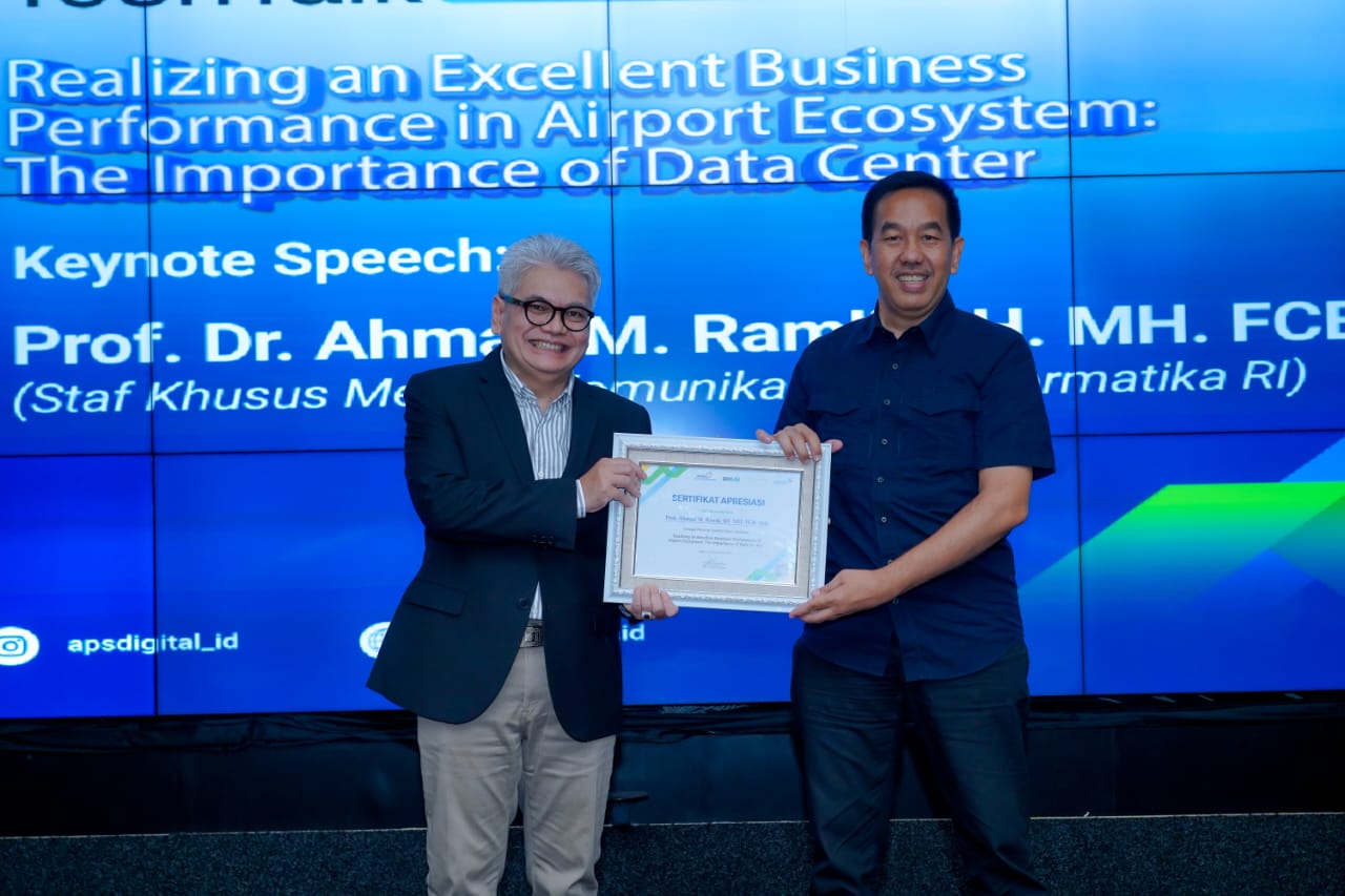 Dirut AP II Muhammad Awaluddin bersama Staf Khusus Menkominfo Prof Ahmad M Ramli 