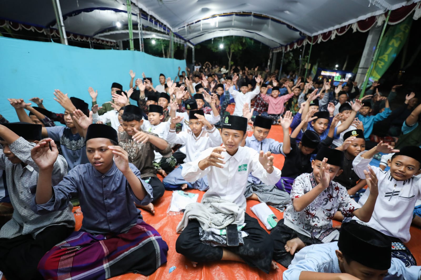 Deklarasi dan doa bersama yang digagas komunitas kiai muda Kabupaten Tuban, Jatim mendukung Ganjar Pranowo menjadi presiden 2024.