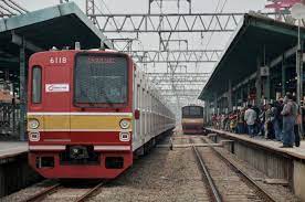  Ilustrasi - Suasana pengguna Kereta Rangkaian Listrik (KRL) di Stasiun Manggarai, Jakarta Selatan.  