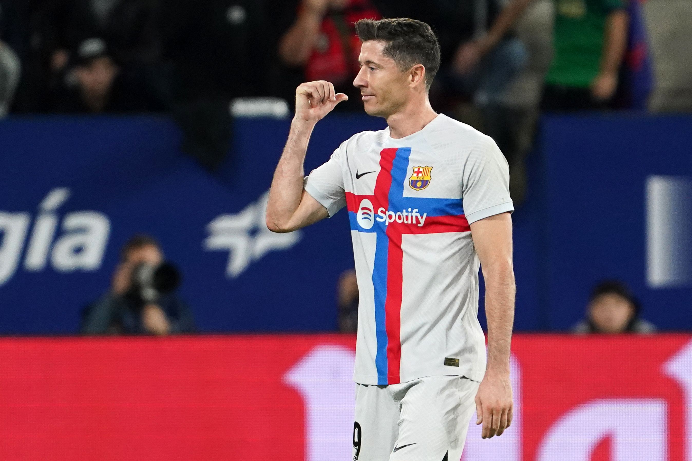 Lewandowski Mengaku Ingin Bermain Bersama Messi