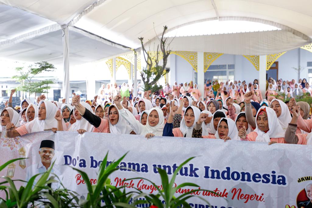 Relawan Mak Ganjar Jatim menggelar doa dan dzikir bersama, serta mendengarkan ceramah keagamaan di Desa Datengan, Kec. Grogol, Kab.Kediri