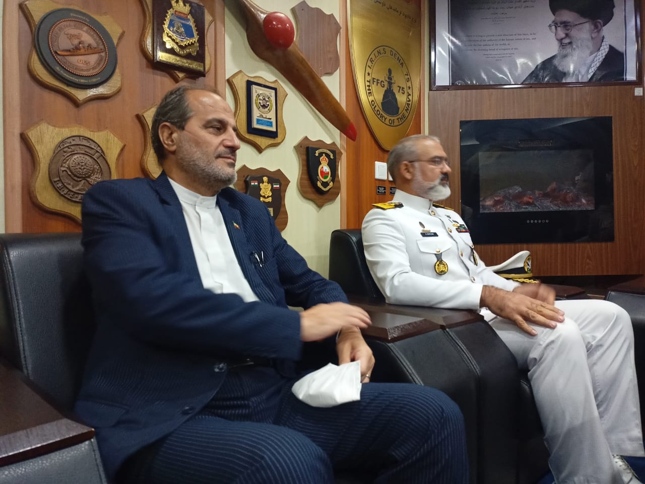 Duta Besar Iran untuk Indonesia Mohammad Azad (kiri)