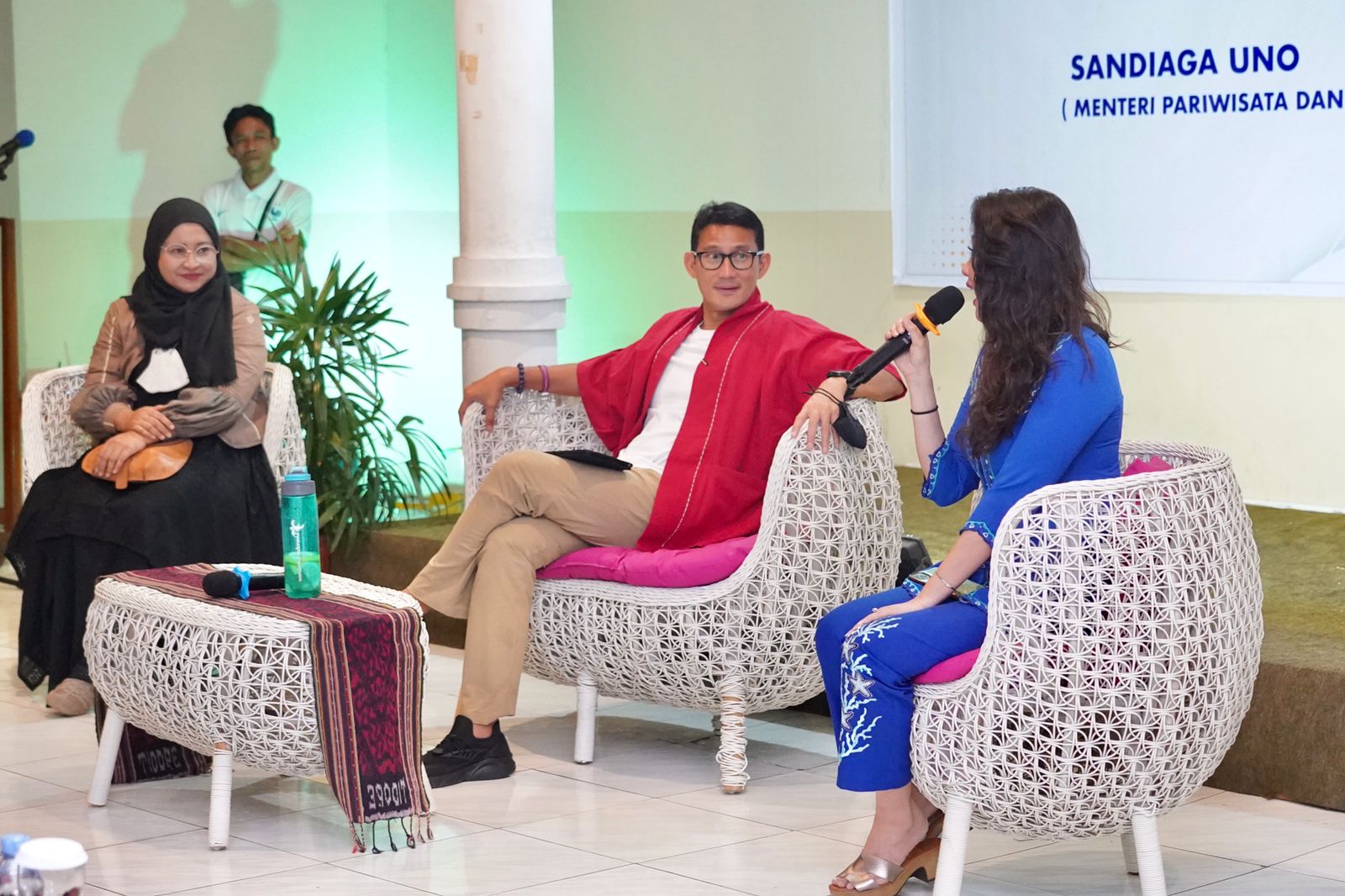 Menparekraf Sandiaga Uno menjadi narasumber 'Bacarita Santai Bersama Menparekraf dan Pelaku UMKM Ternate' di Kota Ternate, Maluku Utara, Sa