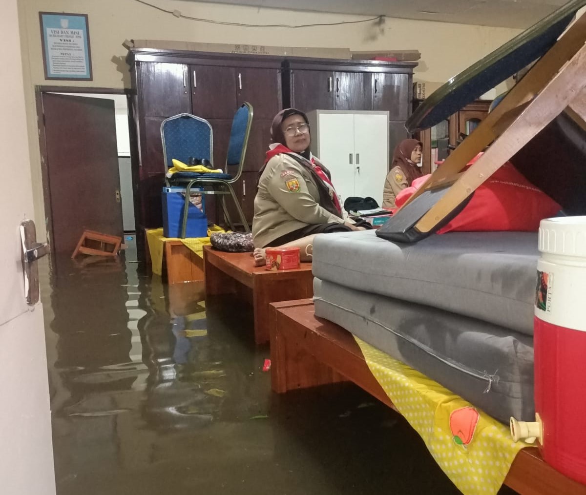 Banjir di SDN Mekarsari 3 Kota Depok