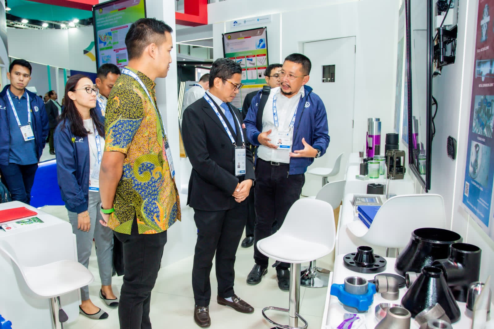 Wakil Menteri BUMN Pahala Mansury mengunjungi ajang Abu Dhabi International Petroleum and Conference 2022.
