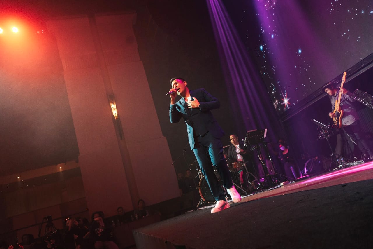 Penyanyi TB Aji kembali meramaikan industri musik Tanah Air dengan merilis single terbarunya bertajuk Simpan Hati, Jumat (11/11/2022)