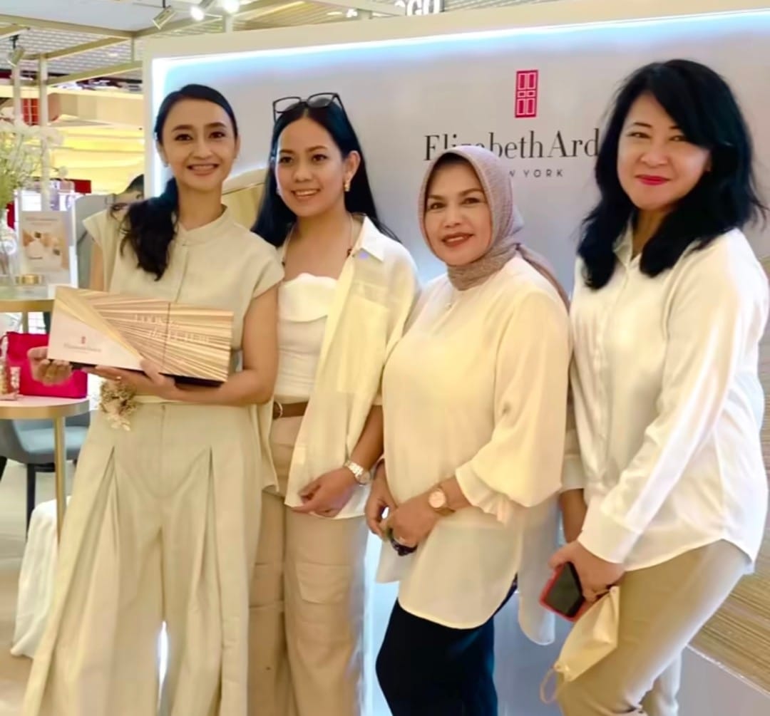 Acara peluncuran produk kecantikan Elizabeth Arden di Jakarta. 