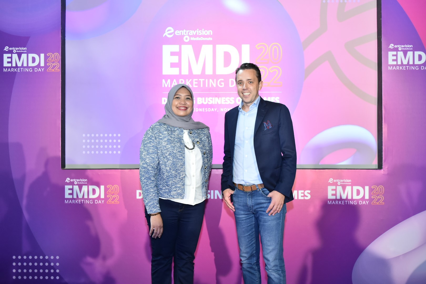 Pieter-Jan de Kroon, CEO Entravision MediaDonuts (jaket hitam)