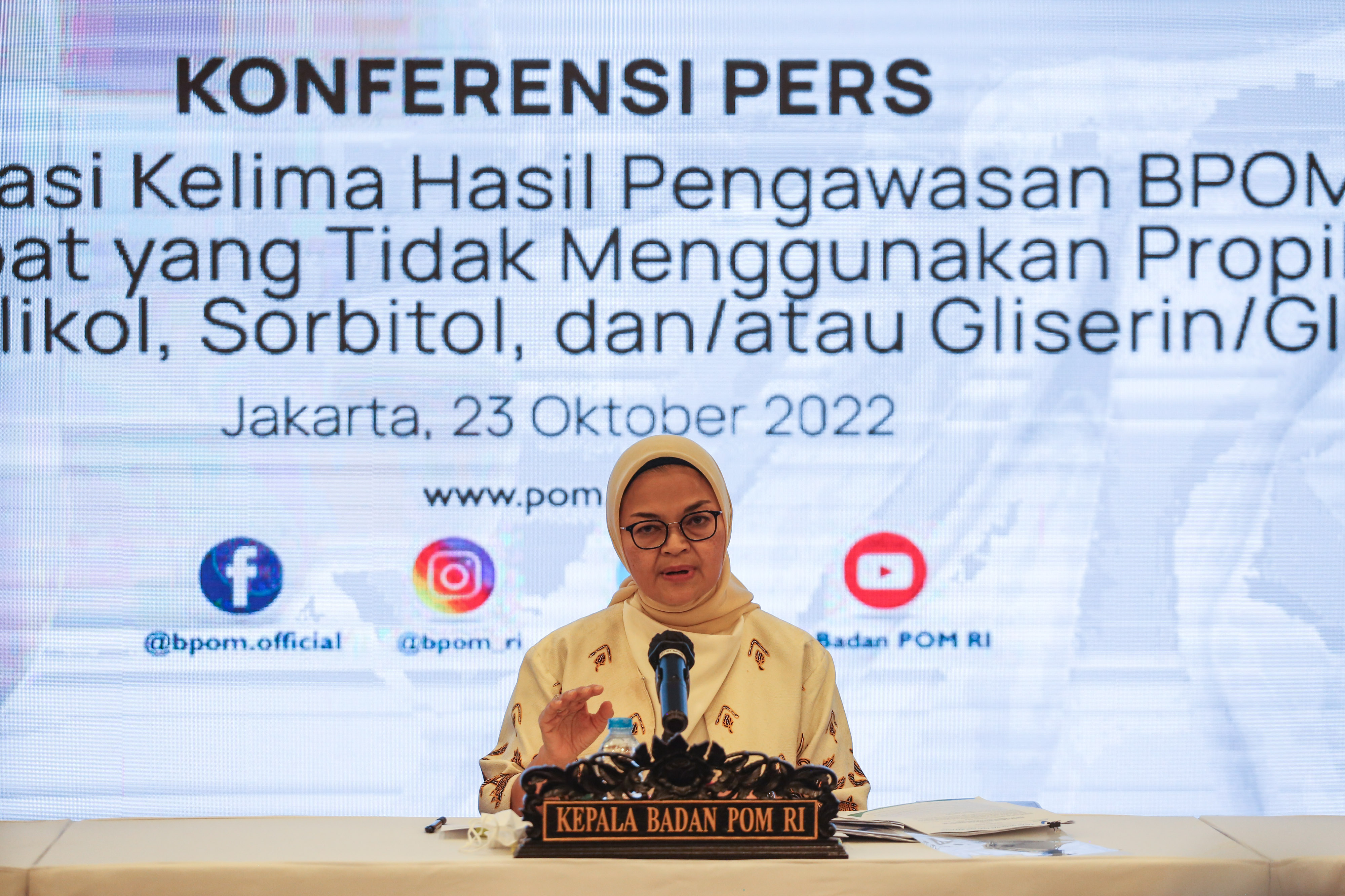 Kepala Badan POM Penny K Lukito memberikan keterangan pers hasil pengawasan BPOM terkait obat sirup di Kantor BPOM, Jakarta