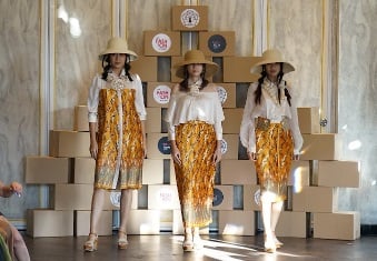 Karya kolaborasi mahasiswa ISWI Fashion Academy dengan label Rumah Ampiek.