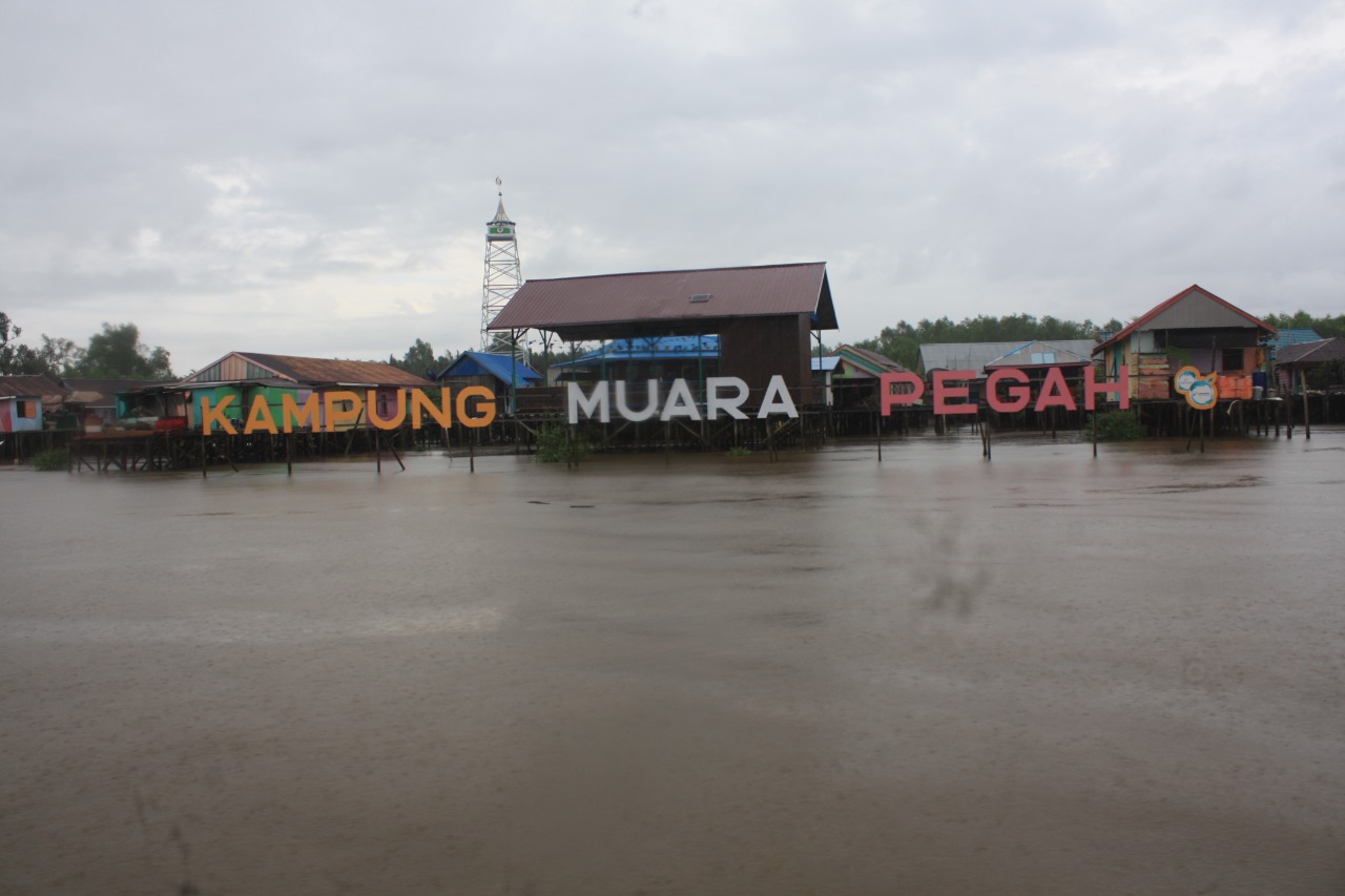 Kampung nelayan yang mendapatkan bantuan solar system dari PHE. 