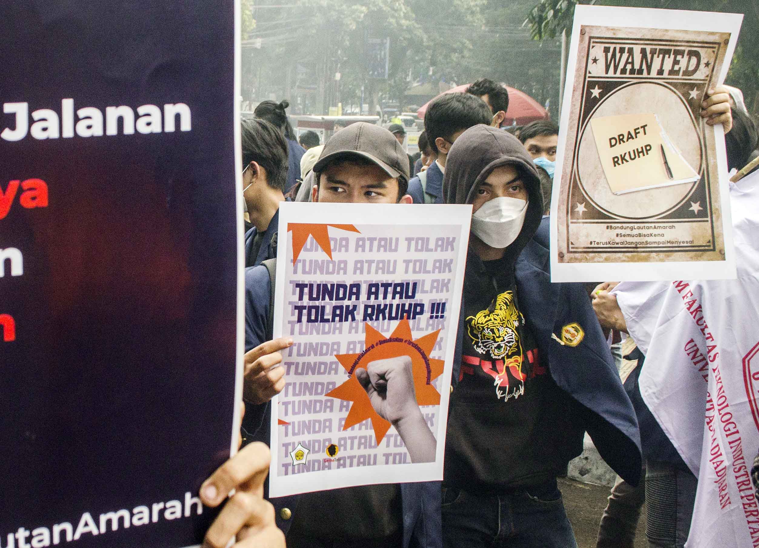 Sejumlah mahasiswa melakukan aksi protes terhadap perumusan RKUHP.
