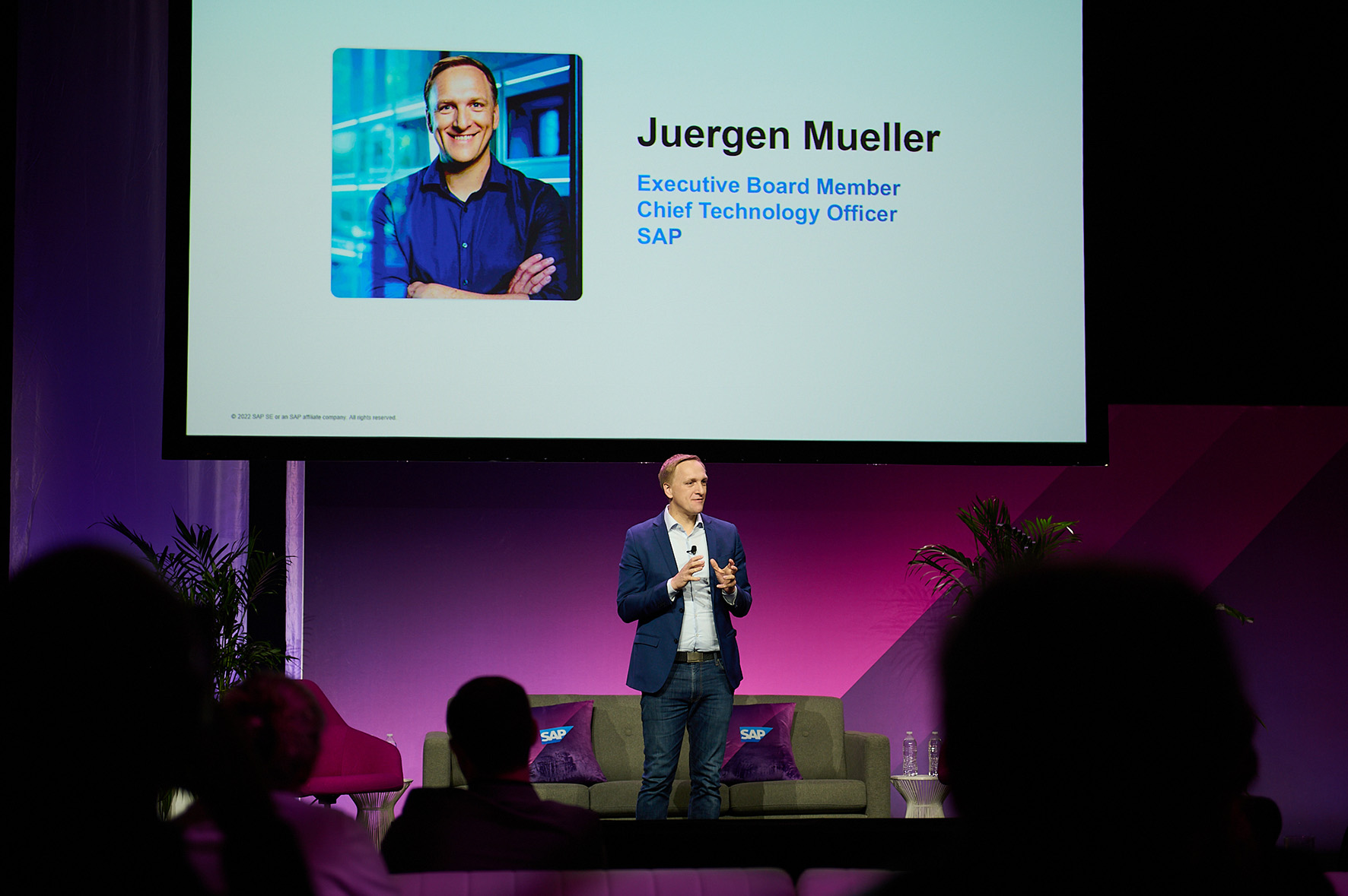 Juergen Mueller, Chief Technology Officer dan Anggota Dewan Eksekutif SAP saat memaparkan tentang SAP Build di SAPTechEd, Las vegas, AS.