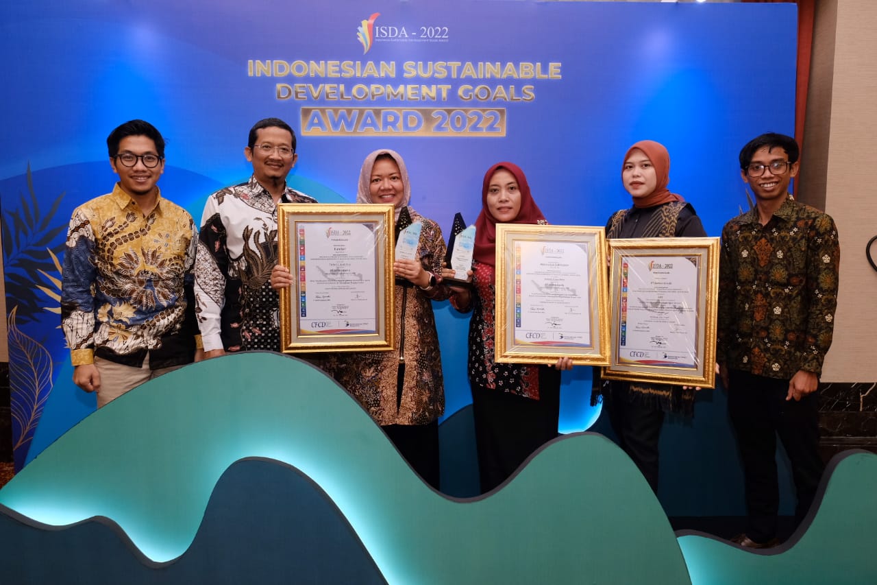 Semen Gresik dan mitra binaan menyabet tiga penghargaan  Indonesian SDGs Award (ISDA) 2022