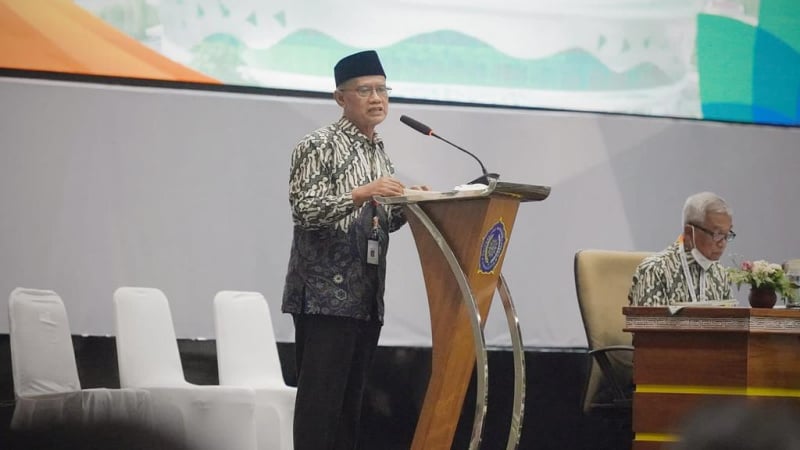Ketua PP Muhammadiyah, Haedae Nashir saat pidato iftitah di tengah sidang muktamar ke-48 di Edutoriun KH Ahmad Dahlan UMS, Sabtu ( 19/11).