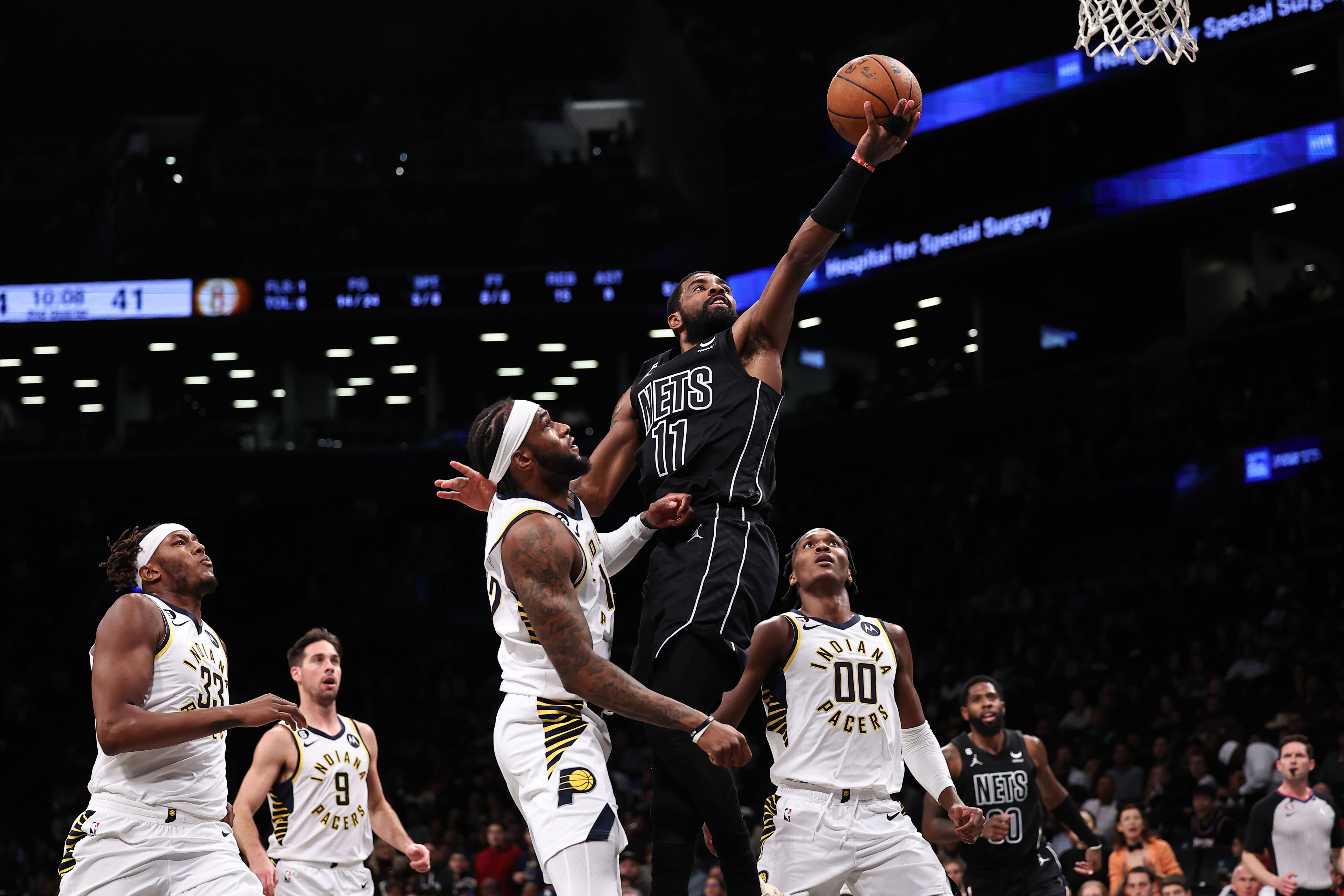 Pebasket Brooklyn Nets Kyrie Irving melakukan layup dalam laga NBA melawan Indiana Pacers