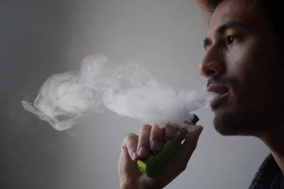 Bahaya vape bagi kesehatan tubuh, menurut dr.Andrew, adalah kecanduan, mengganggu perkembangan otak bagi remaja,
