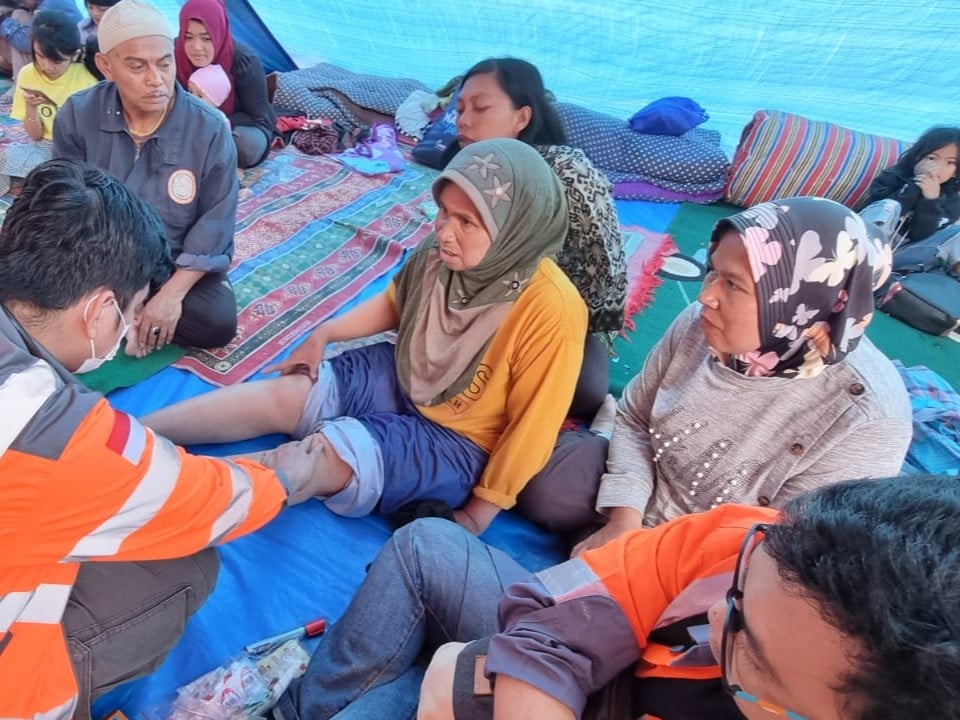 Mereka mengirimkan kebutuhan medis dan nonmedis, hingga relawan di lapangan untuk membantu distribusi logistik ke beberapa wilayah.