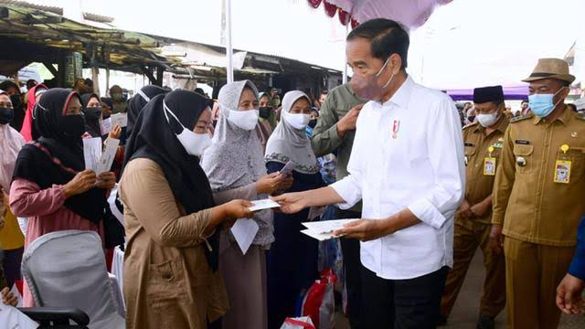 Kebijakan Jaring Pengaman Sosial Jokowi Dorong Pemulihan Ekonomi 