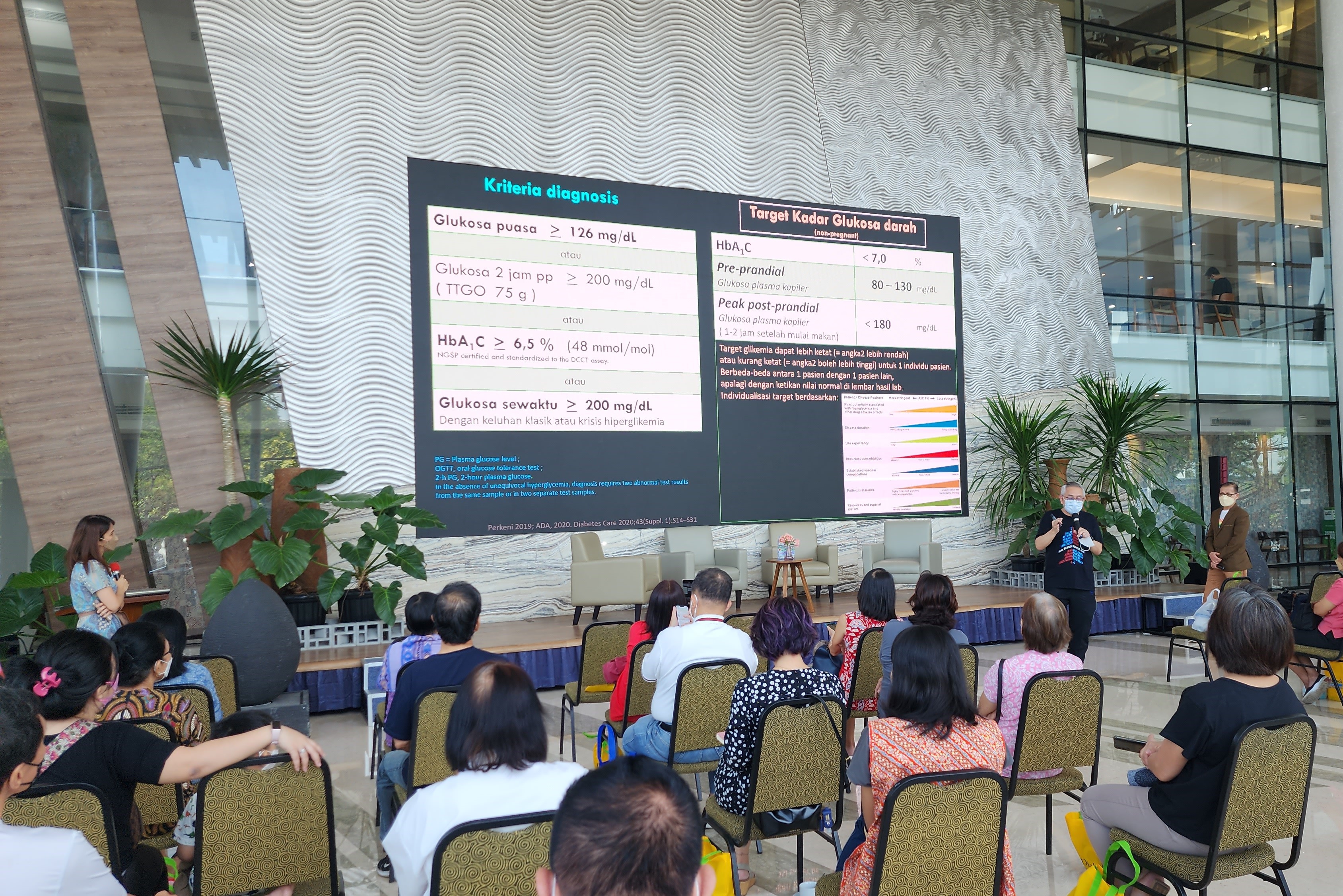 Talkshow kesehatan yang bertemakan Peran Penting Teman & Keluarga Bagi Pasien Diabetes yang digelar Mandaya Royal Hospital Puri. 