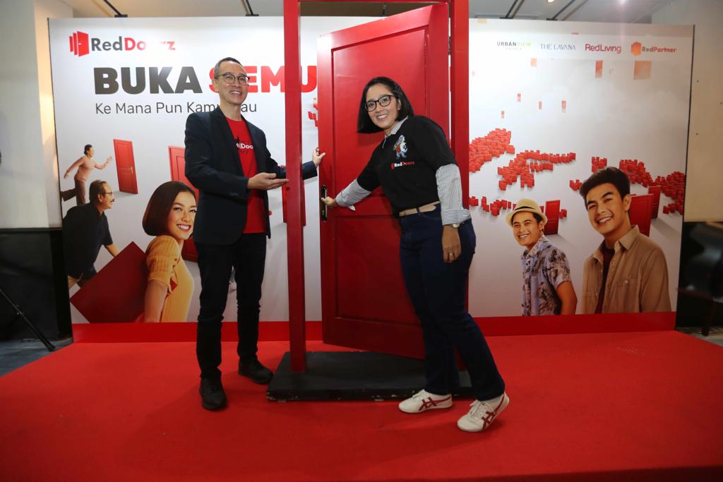 Platform multi-brand perhotelan dan akomodasi, RedDoorz, meluncurkan kampanye #BukaSemuaPintu pada hari Kamis (17/11) di Jakarta.