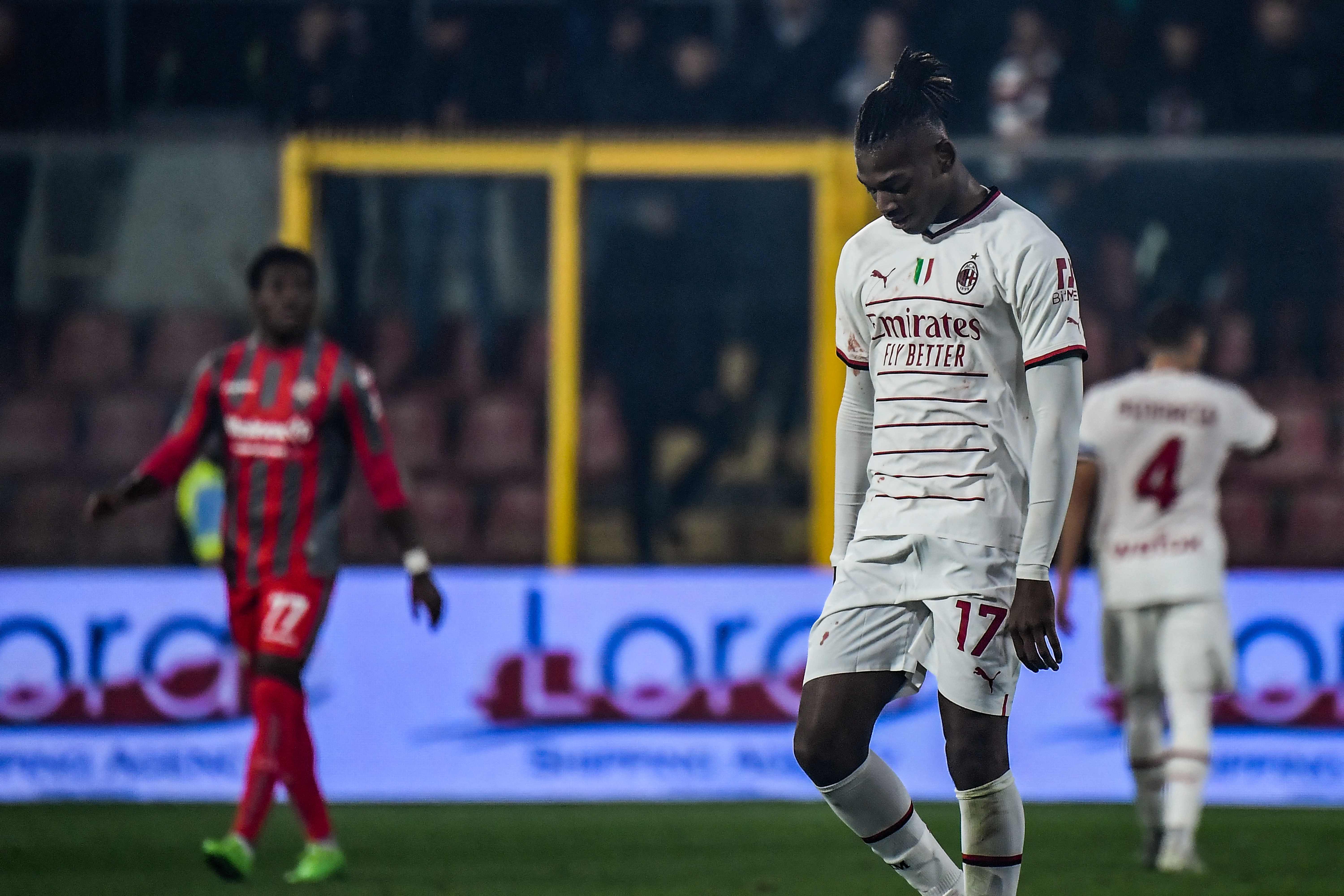 Penyerang AC Milan Rafael Leao bereaksi di akhir laga Serie A melawan Cremonese yang berakhir imbang tanpa gol.