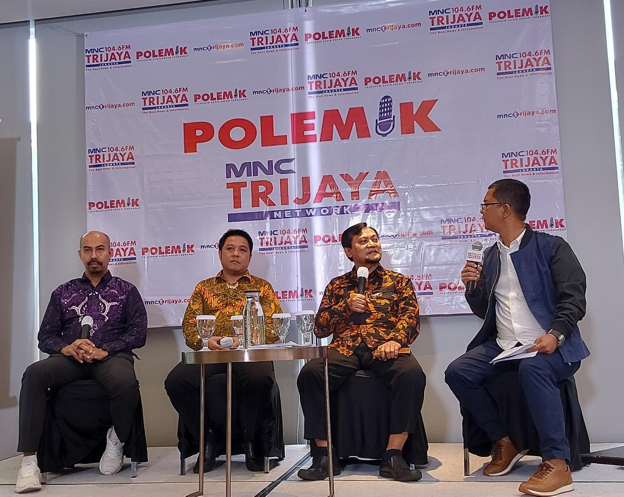  Program Polemik Spesial Hari Kesehatan Nasional melangsungkan diskusi di Jakarta, Kamis (10/11).