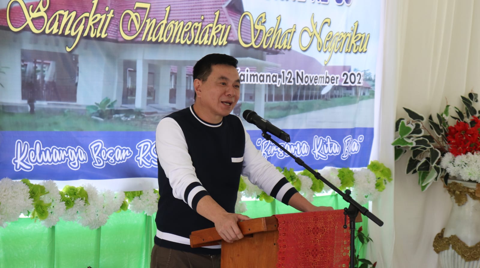 Bupati Kaimana Freddy Thie