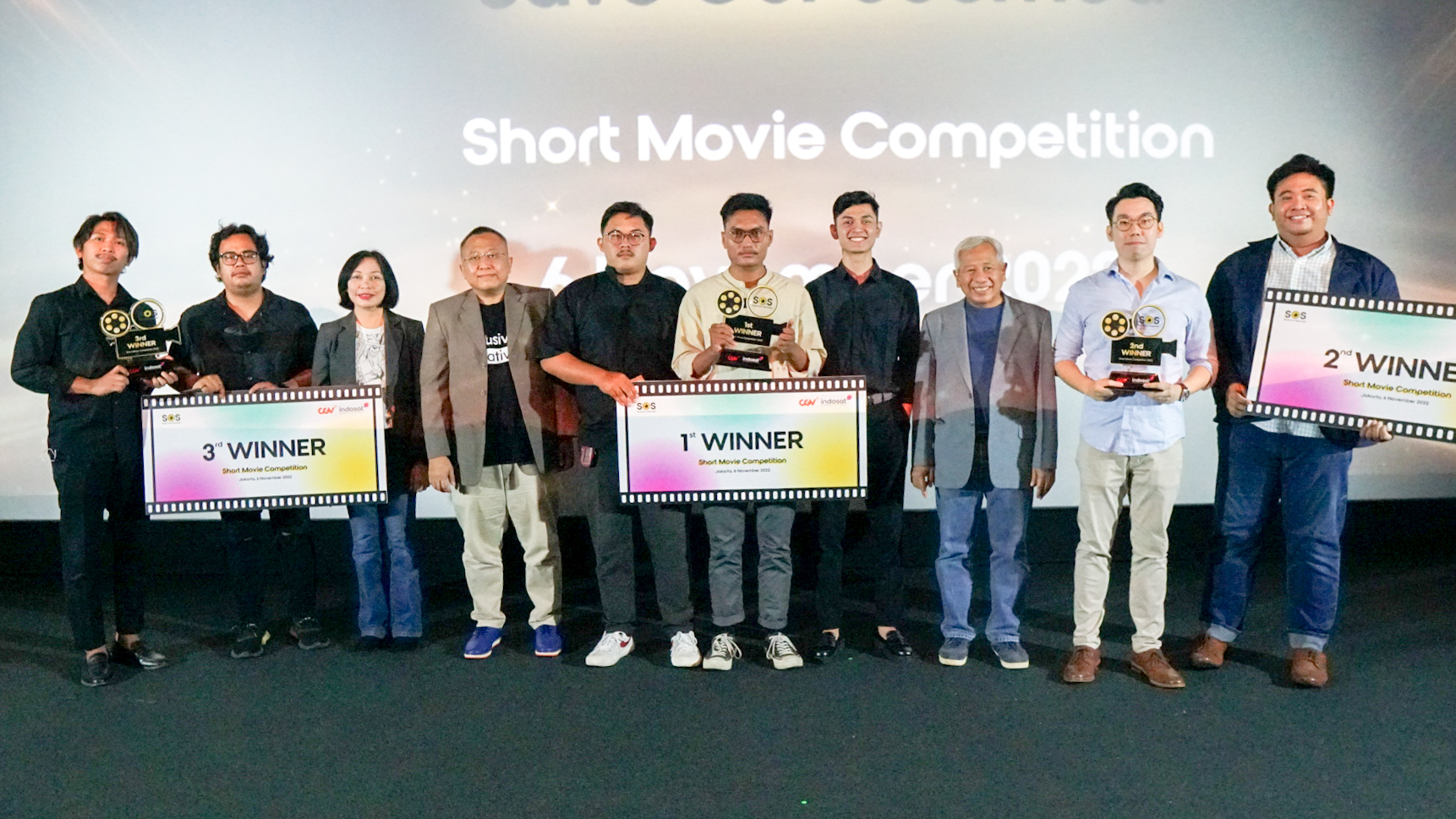 Para pemenang Kompetisi Film Pendek Save Our Socmed (S.O.S)