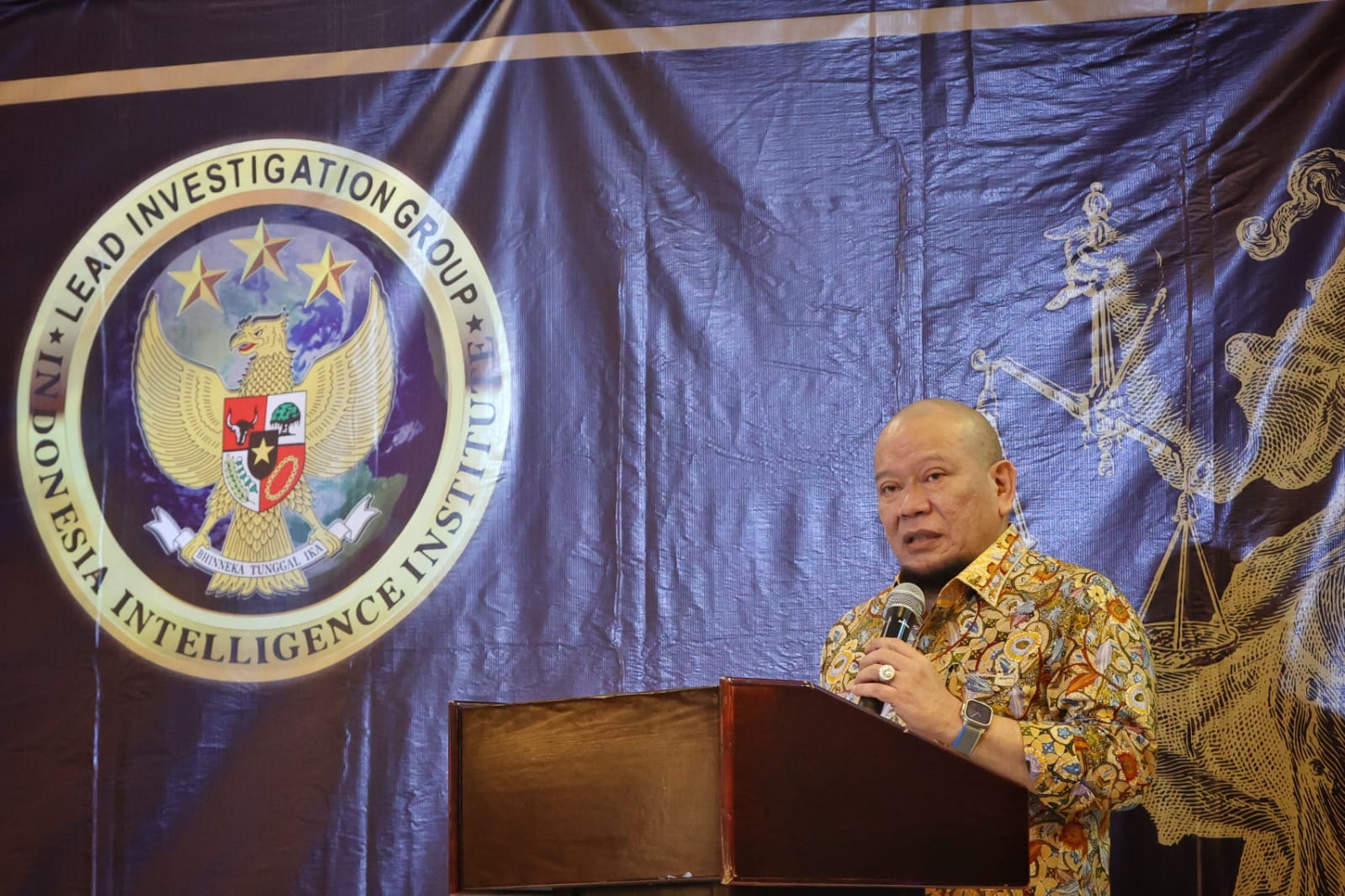 Ketua DPD RI AA LaNyalla M Mattalitti saat menyampaikan keynote speech dalam forum Silaturahmi Nasional di Jakarta, Sabtu (26/11).