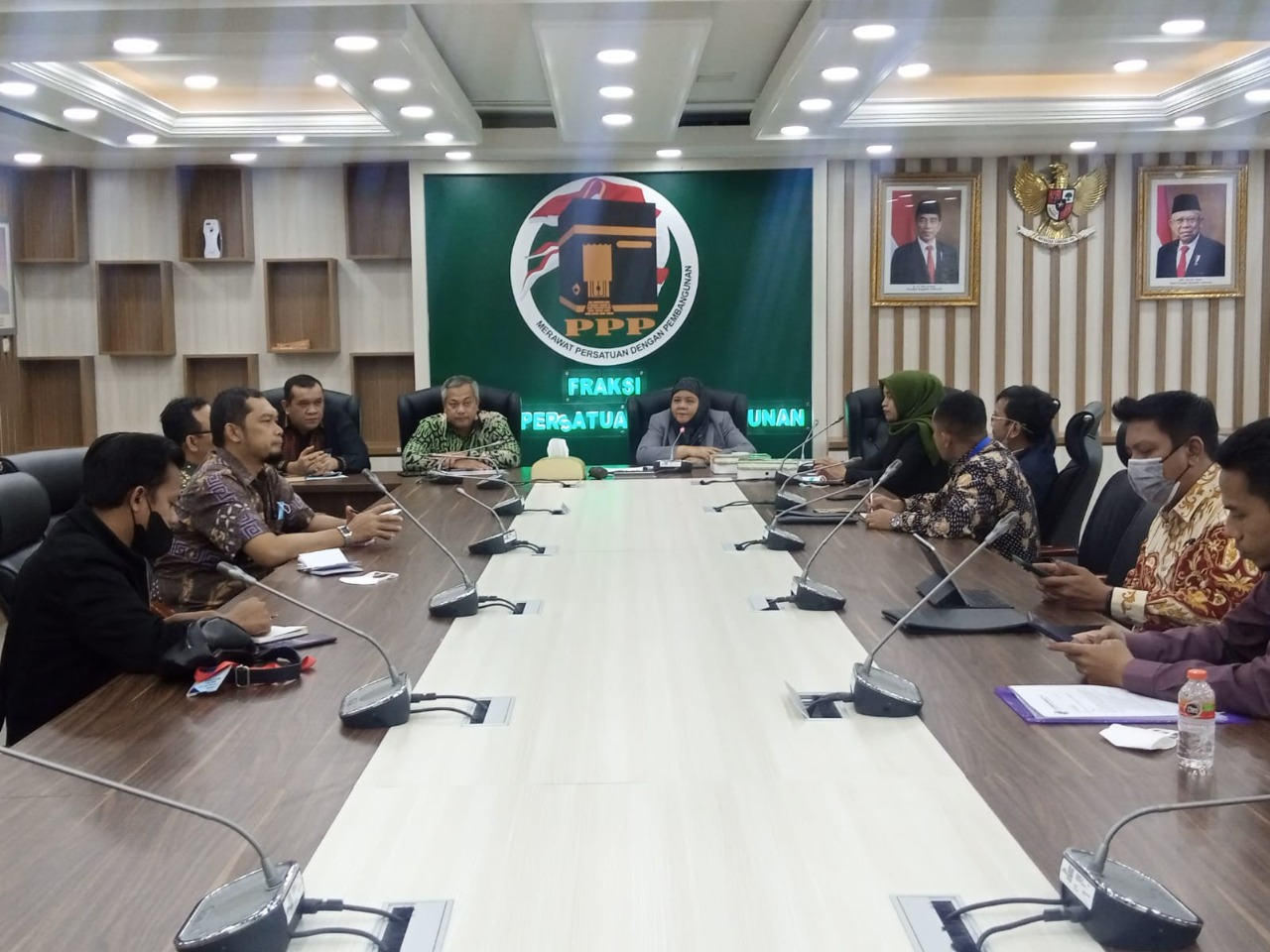 Perwakilan Forkopi bertemu dengan anggota DPR RI dari Fraksi PPP di lantai 15 Gedung Nusantara 1 DPR RI Senayan, Jakarta. Kamis (17/11).