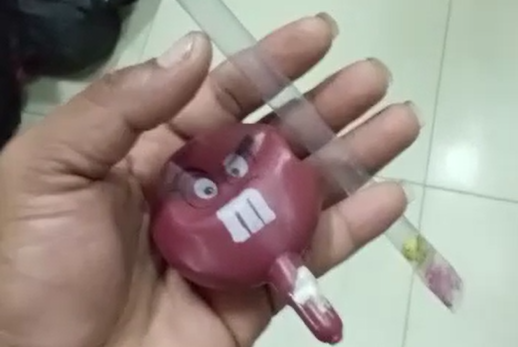 Jajanan cokelat yang diduga menyebabkan keracunan.