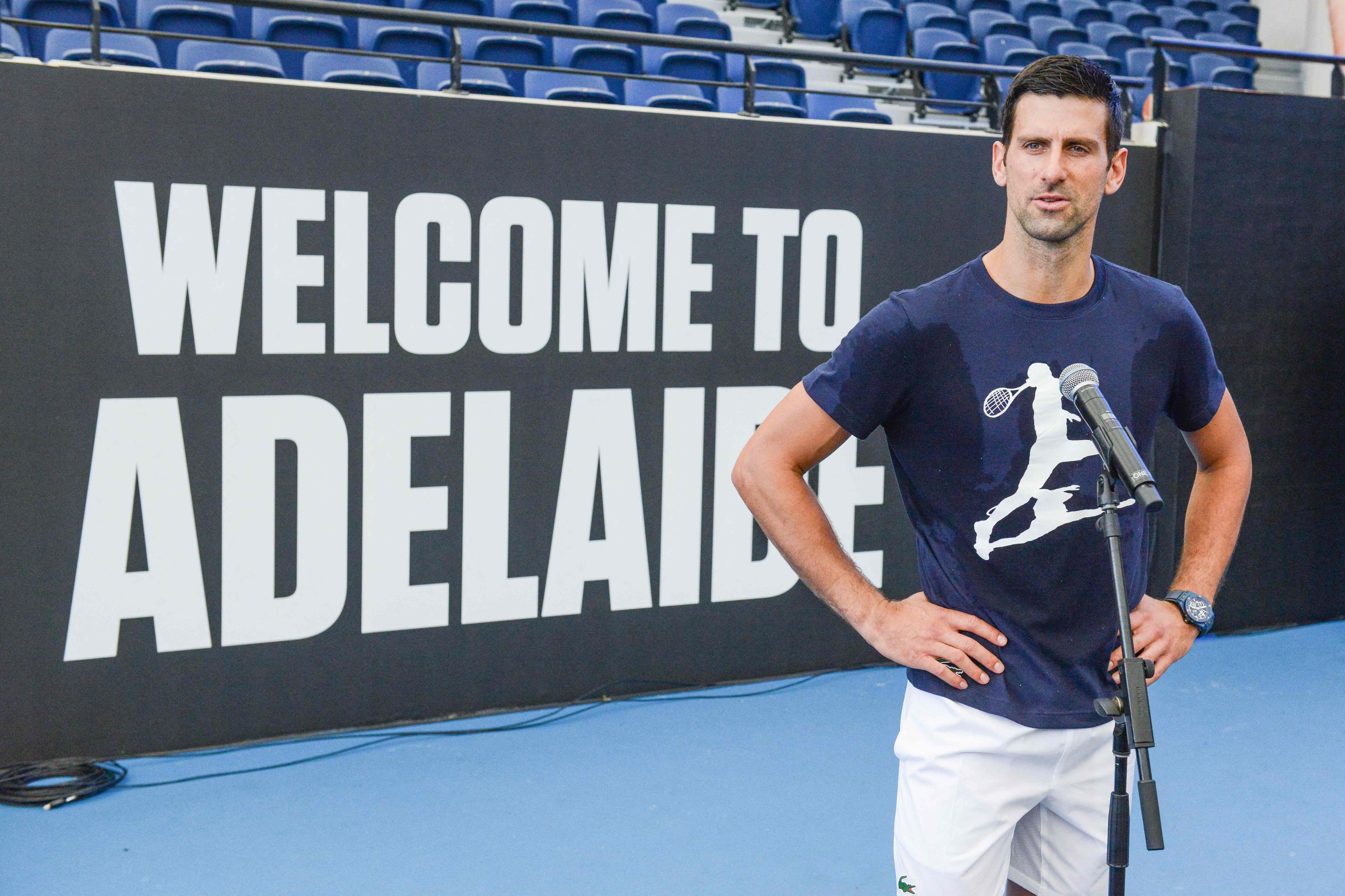 Petenis Serbia Novak Djokovic sedang melakukan pemanasan di Adelaide, sebelum tampil di Australia Terbuka bulan depan.
