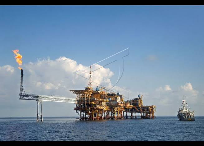 Ilustrasi: eksploraai gas di tengah laut