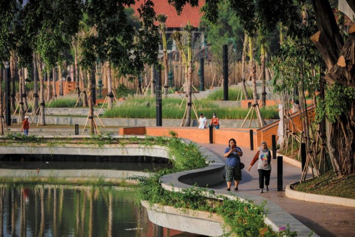 Trotoar ala New York TMII