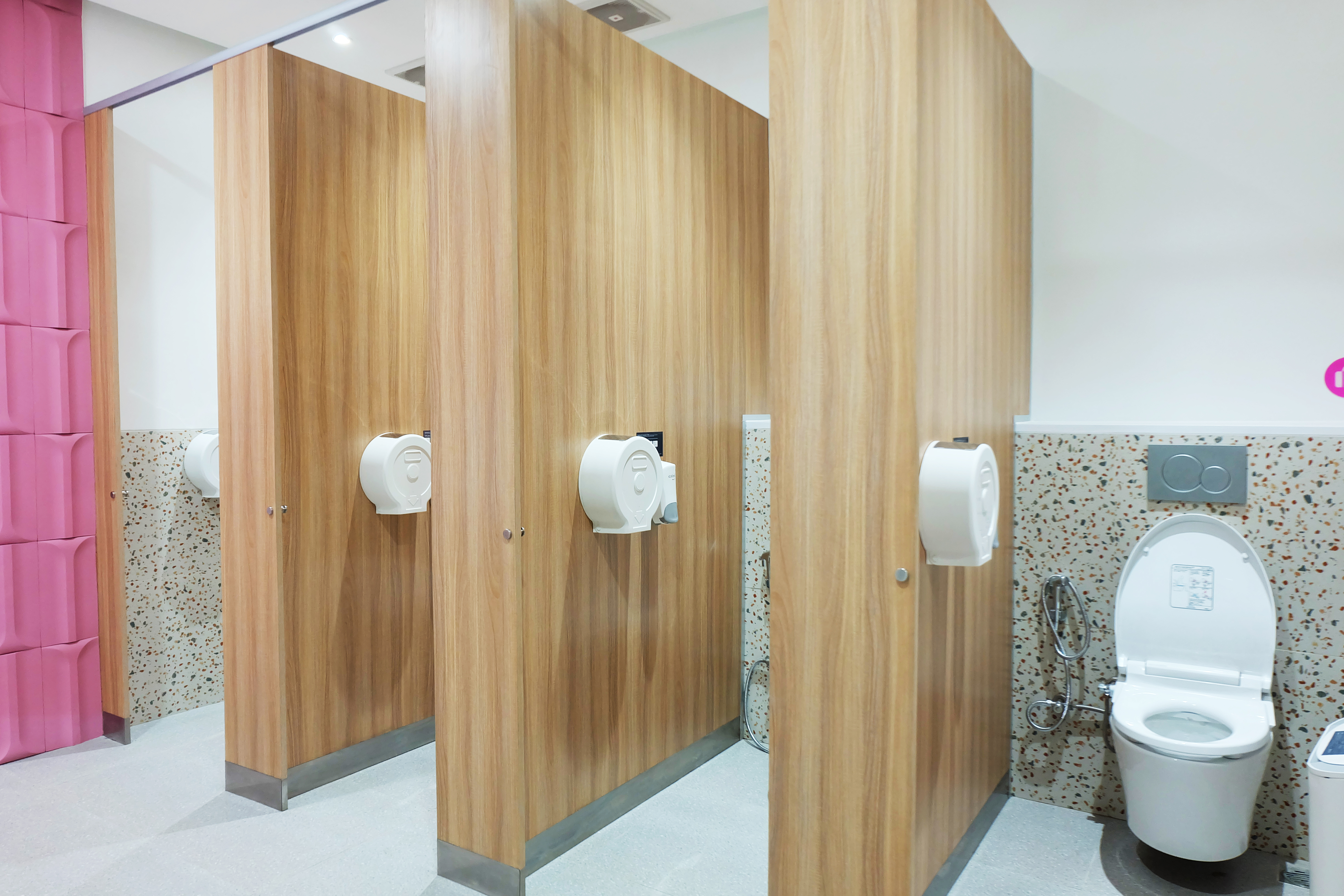 Fasilitas toilet bersih hasil kerja sama Mister Loo dan TOTO Indonesia