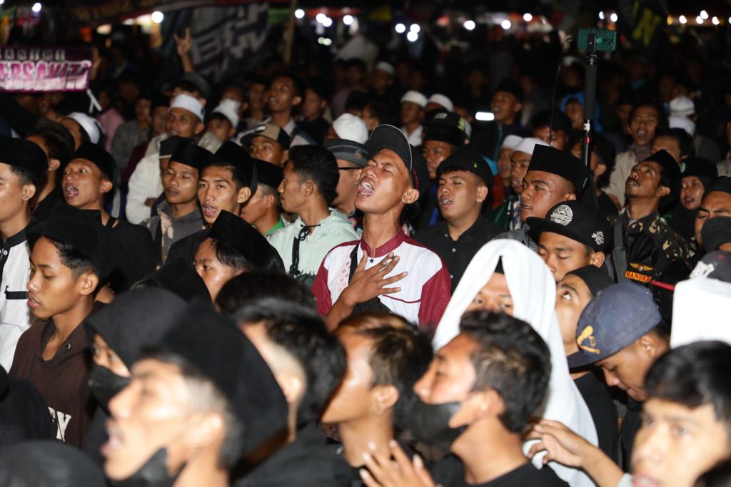  Malang Bersalawat digelar di Lapangan Tumapel, Pangetan, Kecamatan Singosari, Kabupaten Malang, Jawa Timur, Selasa (20/12/22) malam.
