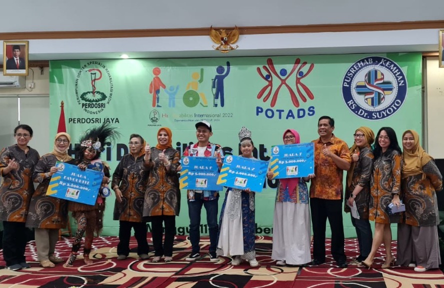 Peringatan Hari Disabilitas Internasional di RS Suyoto juga menampilkn finalis para disabilitas di bidang seni suara dan budaya.