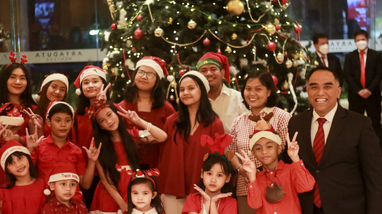 Christmas Miracle Tree Lighting Ceremony di Aryaduta Menteng