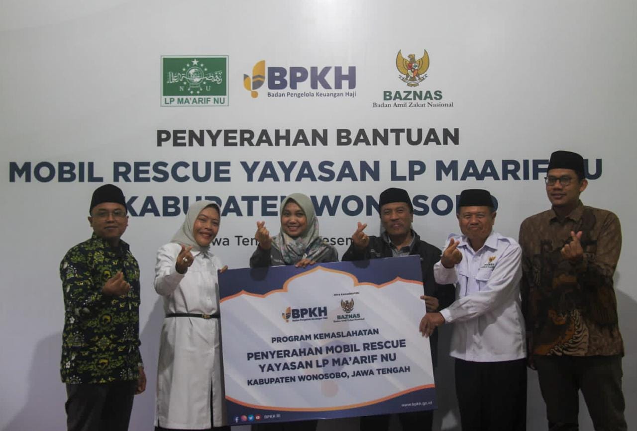 Penyaluran bantuan mobil rescue oleh BPKH-Baznas kepada Yayasan LP Ma'arif NU Wonosobo, Jawa Tengah.