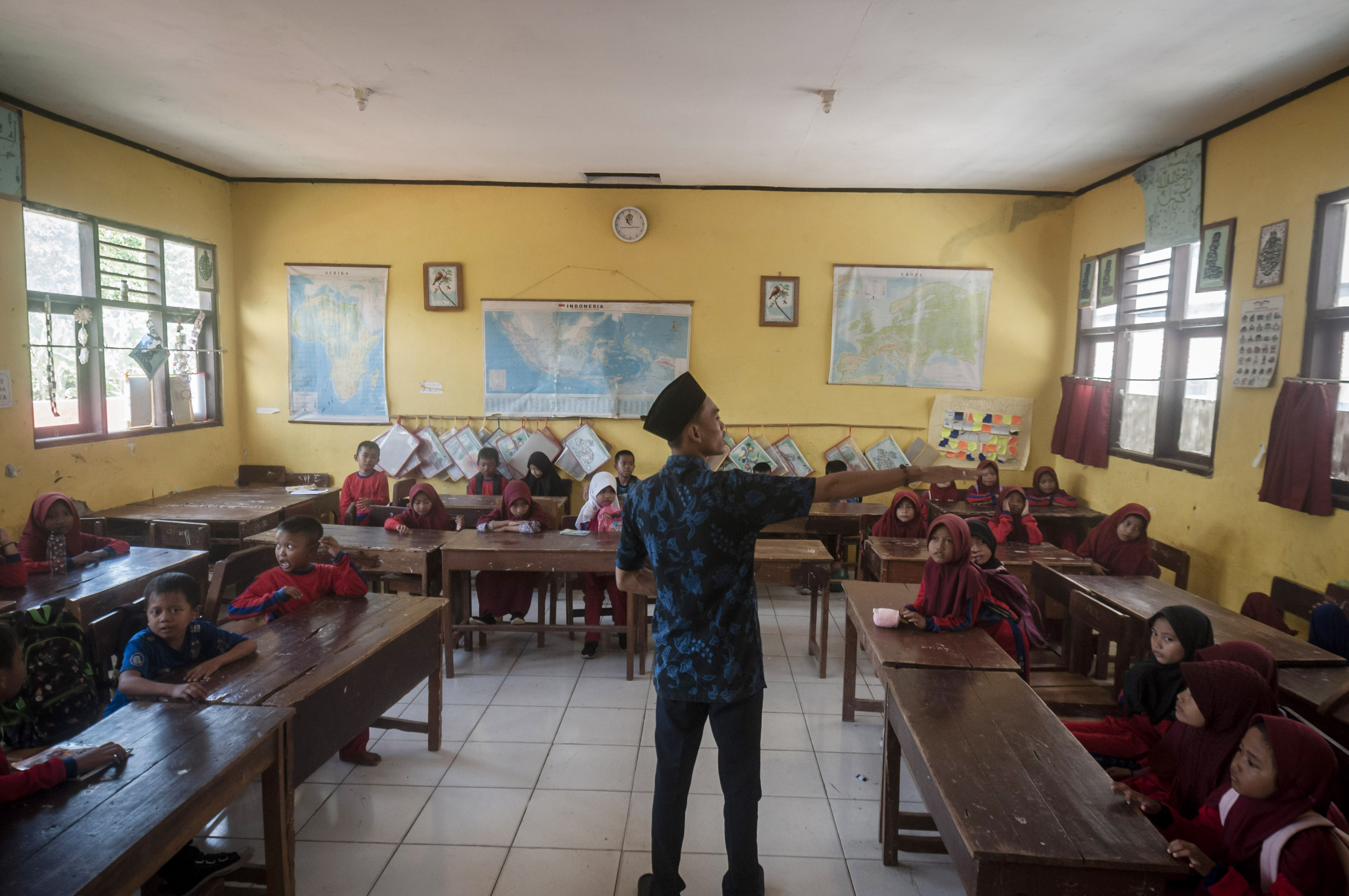 Ilustrasi guru mengajar