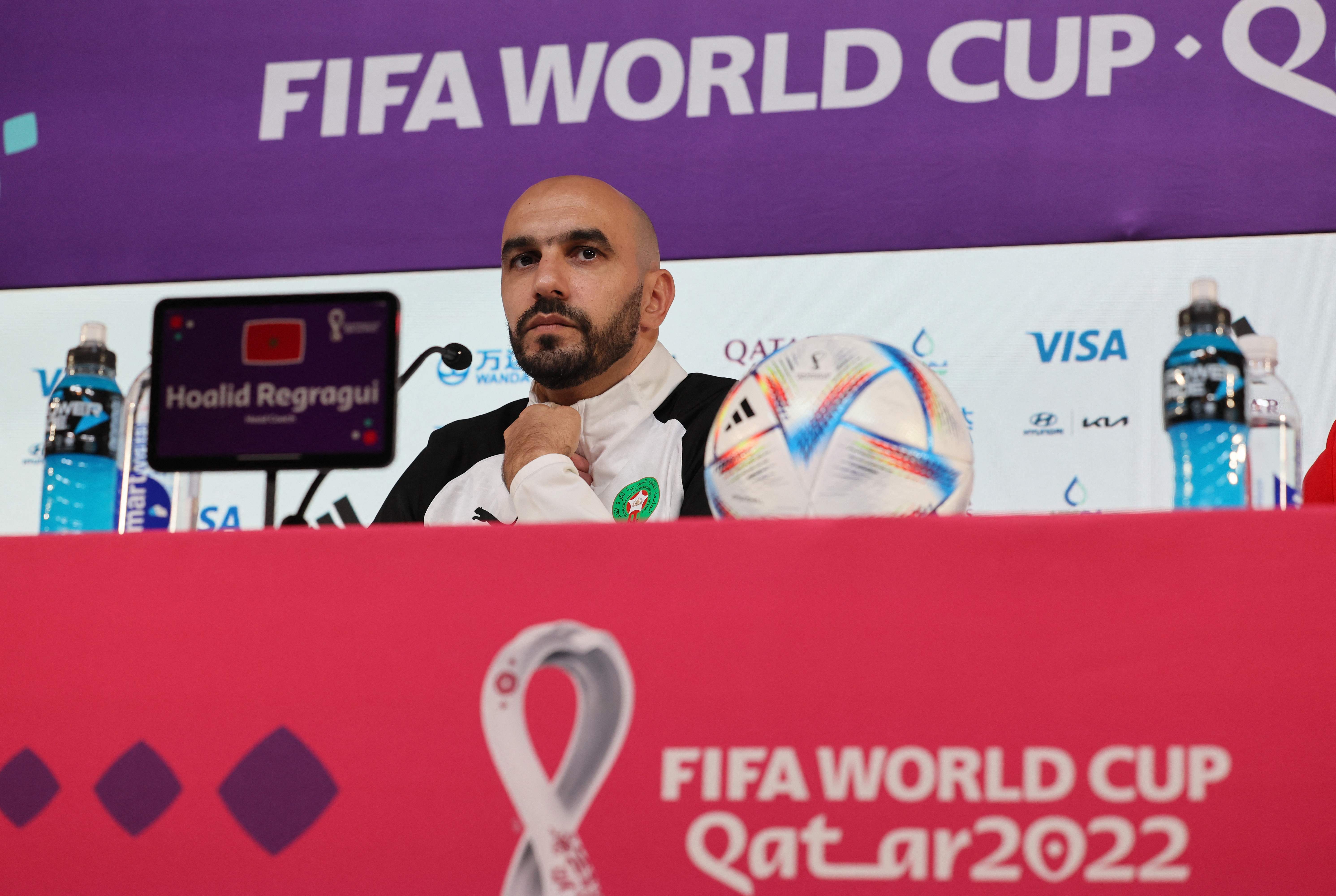 Pelatih orocco Hoalid Reragui saat konferensi pers di Qatar National Convention Center (QNCC) di Doha pada 5 Desember 2022,