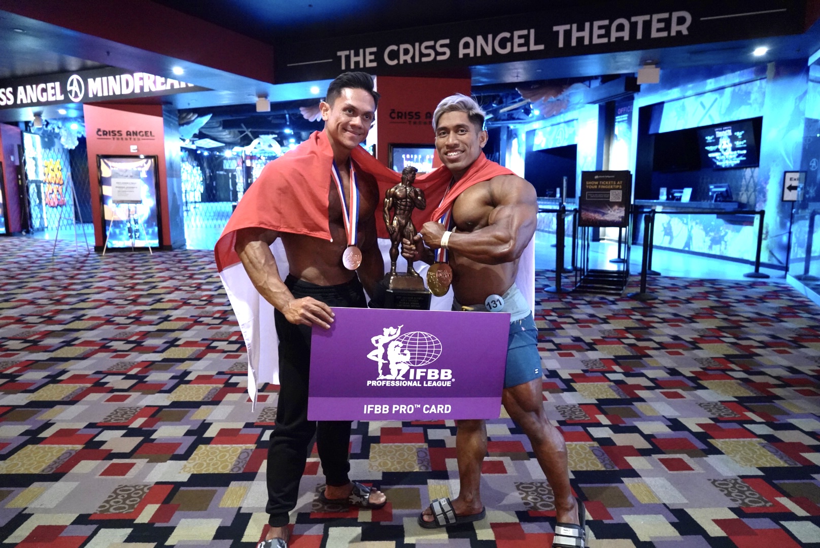 Dua atlet binaraga Indonesia,  Chris Putra dan Fareza Febri, kembali mengharumkan nama Indonesia dengan meraih tiga medali di Las Vegas, AS.