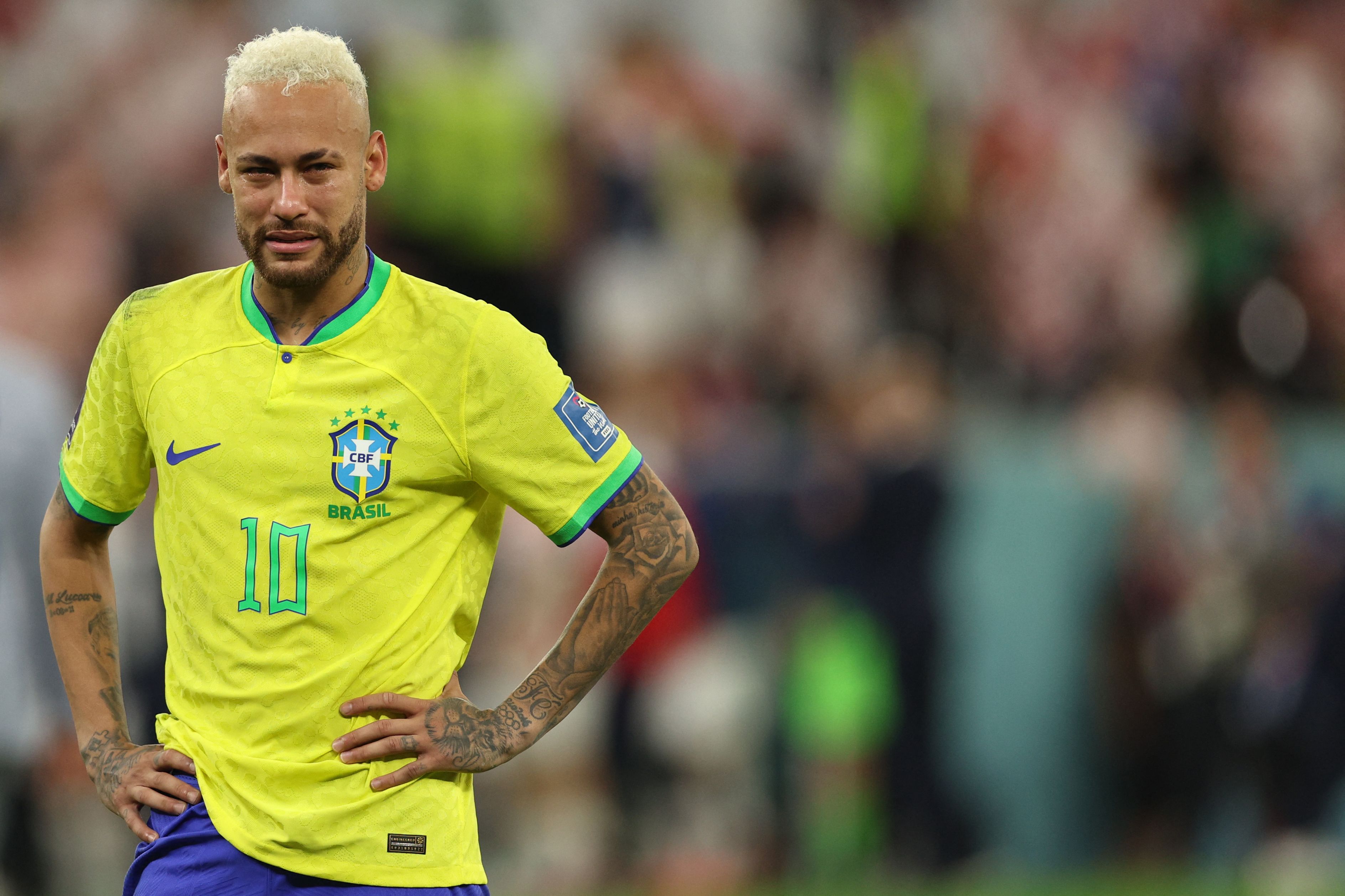 Neymar menangis usai Brasil tersingkir dari Piala Dunia 2022.