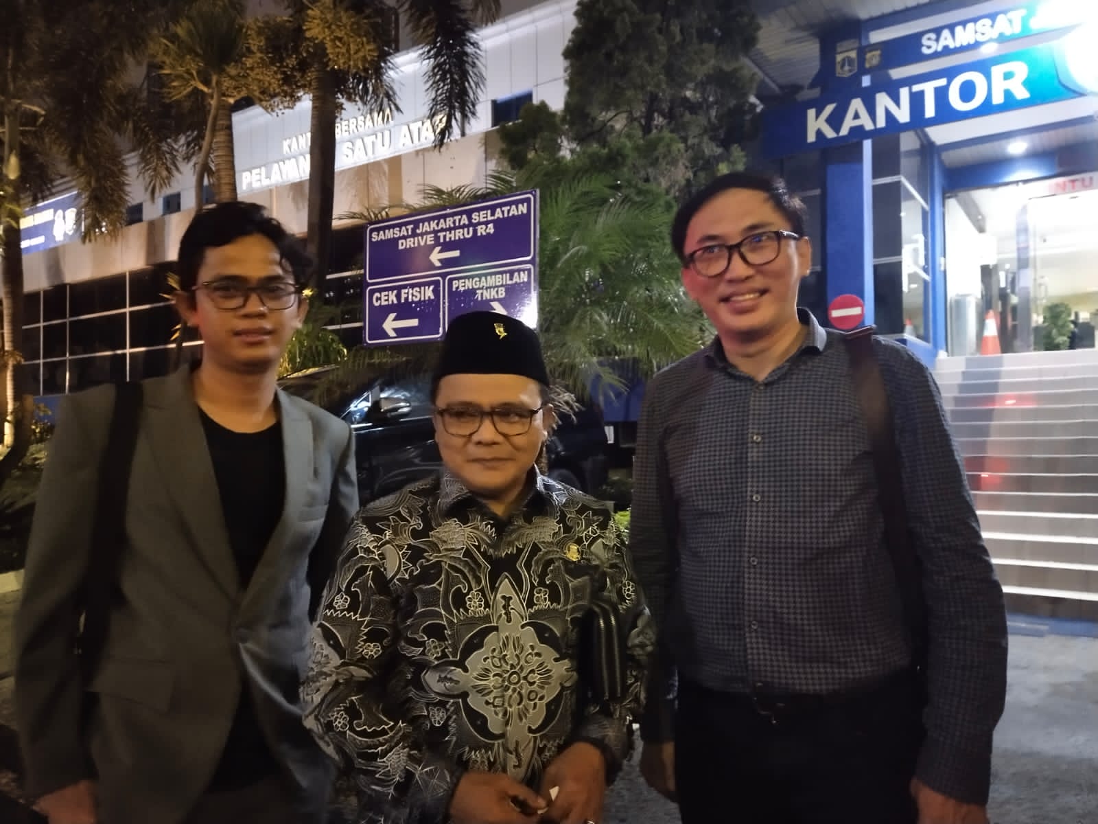 etua DPRD Tangerang Kholid Ismail bersama kuasa hukumnya melaporkan dugaan pencemaran nama baik di Polda Metro Jaya