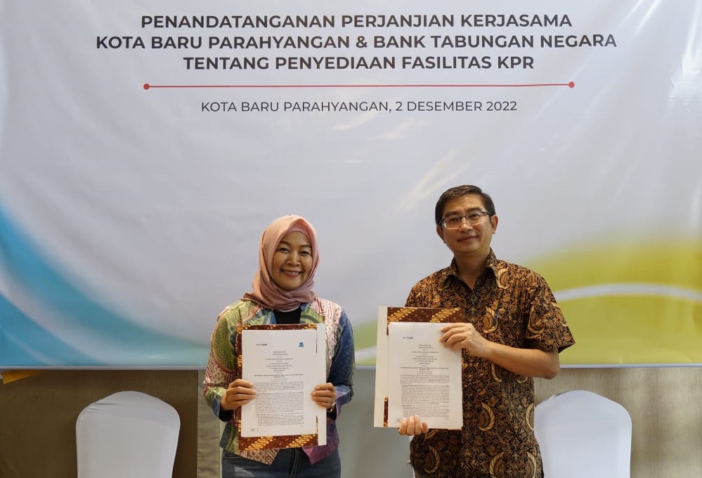 Senior Vice President Bank BTN Iriska Dewayani dan Direktur PT Belaputra Intiland Ryan Brasali seusai penandantanganan kerja sama.