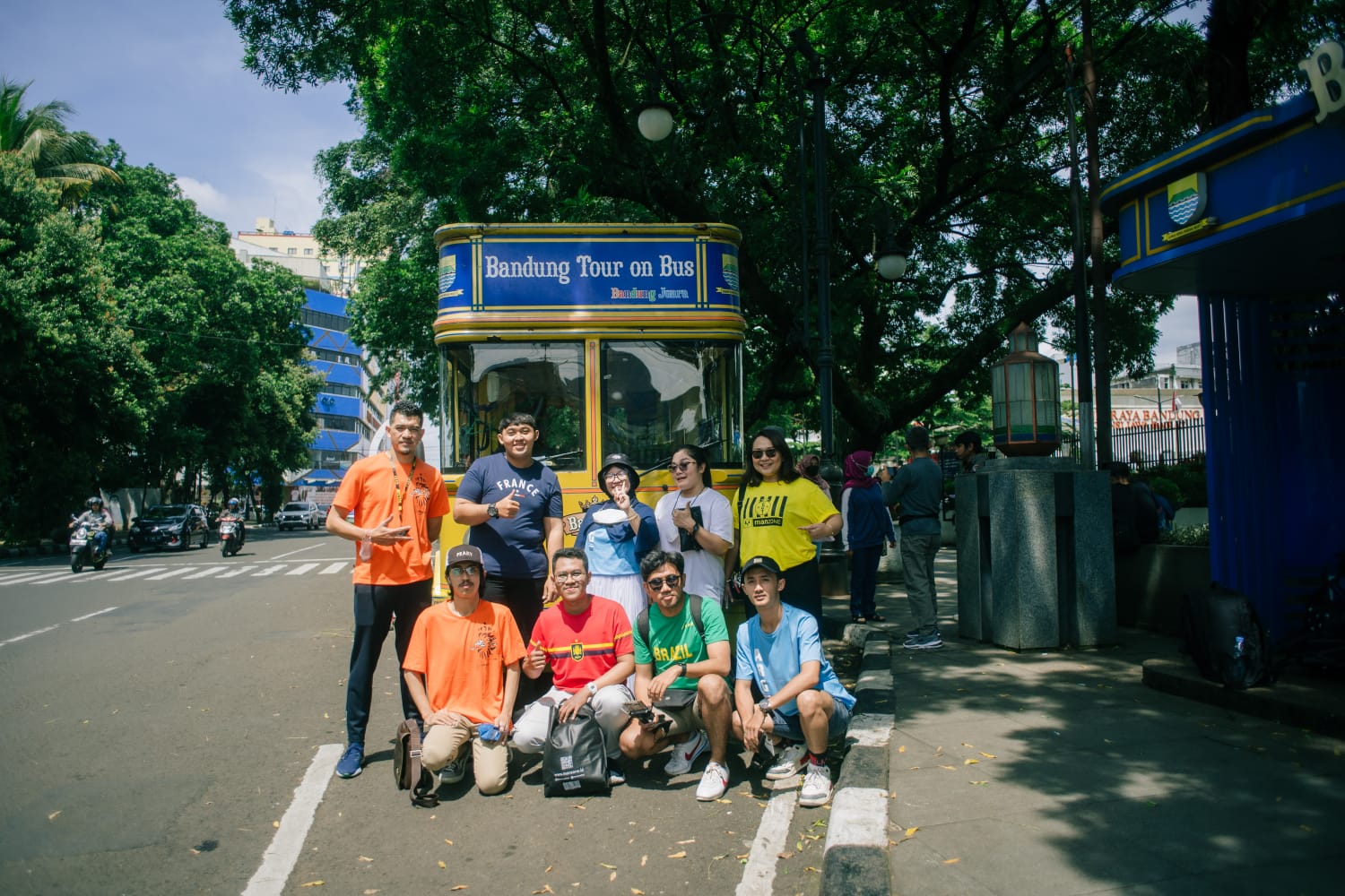 Kolaborasi Manzone-Bandros Ajak Explore Bandung Hingga Hitung Kacang
