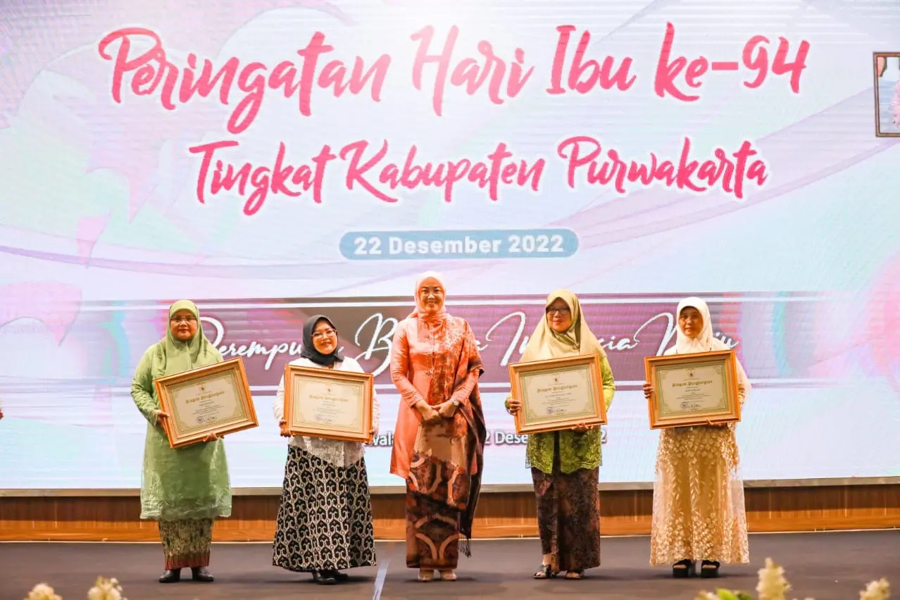 Bupati Purwakarta, Jawa Barat, Anne Ratna Mustika bersama 4 ibu inspiratif