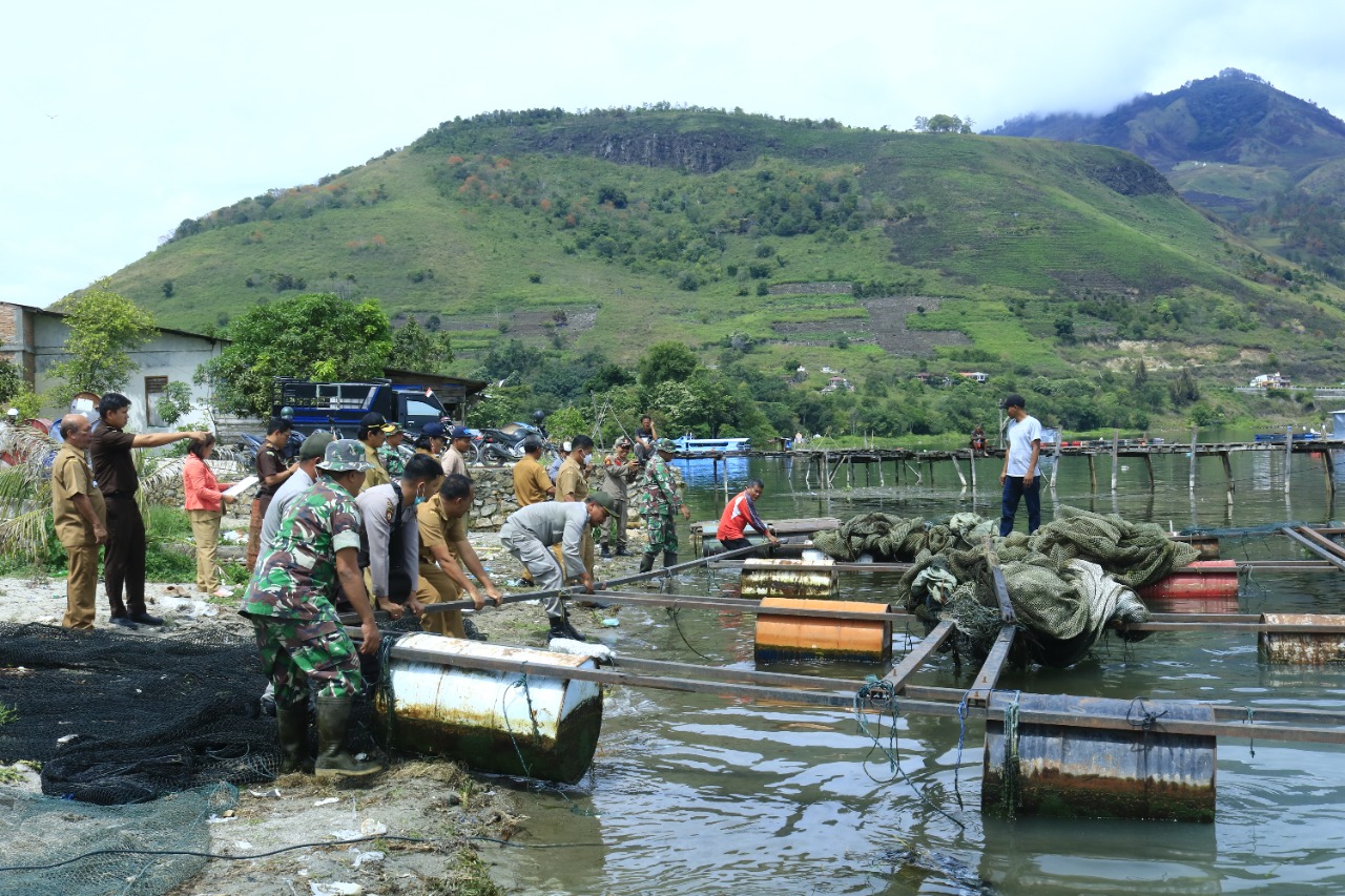 Penertiban KJA Danau Toba