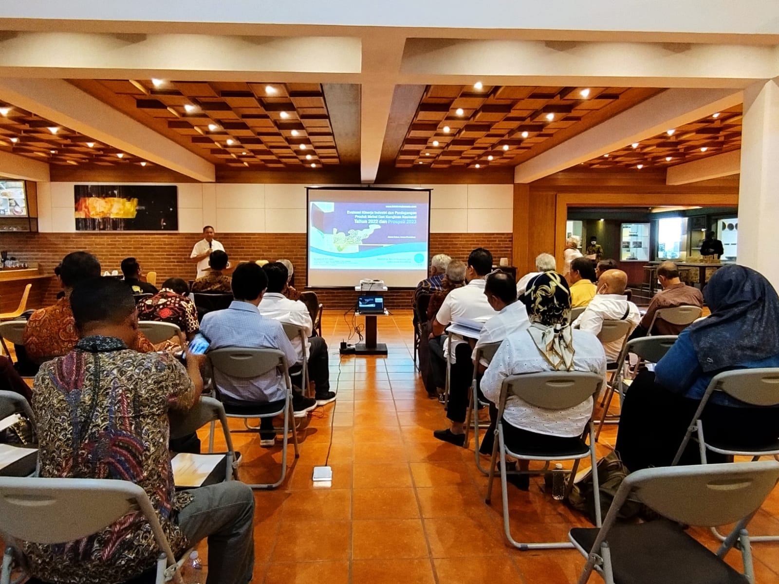 Rapimnas Himpunan Industri Mebel dan Kerajinan Indonesia (Himki) tahun 2022 di Bandung, Jabar membahas antisipasi pelemahan ekonomi global, 